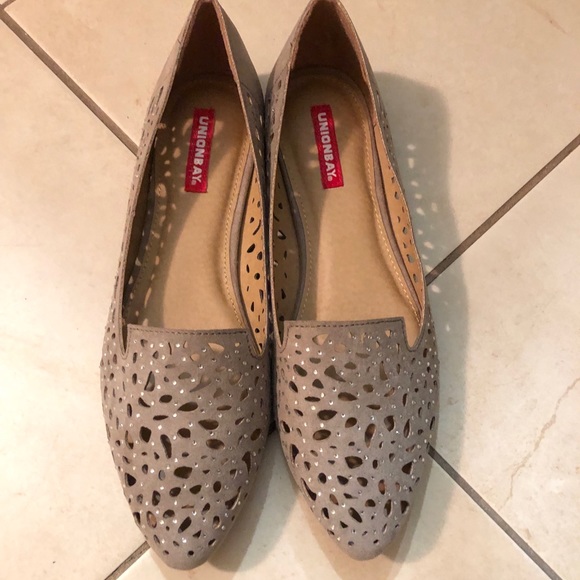 UNIONBAY Shoes - NWT Cute tan cut out flats